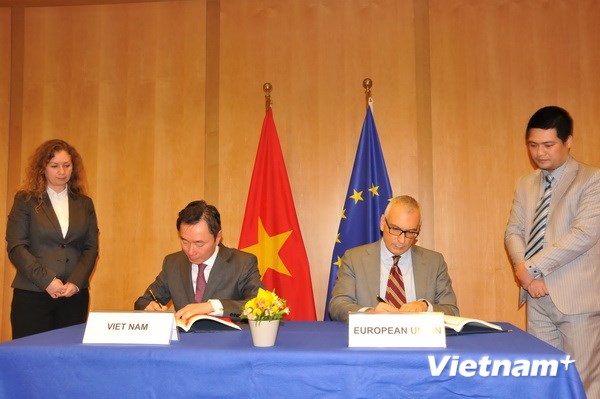Firman Vietnam y Unión Europea acuerdo sobre la Estrategia y Cooperación integral